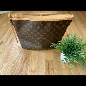💯 Authentic Louis Vuitton Delightful PM